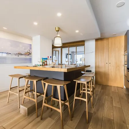 Апартаменты Blue Uhaina Keyweek Sea View Downtown