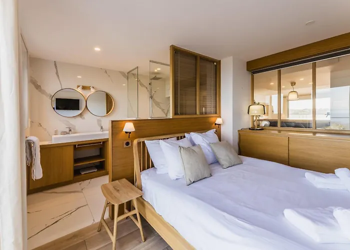 Апартаменты Blue Uhaina Keyweek Sea View Downtown *