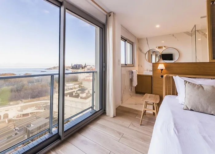 Апартаменты Blue Uhaina Keyweek Sea View Downtown